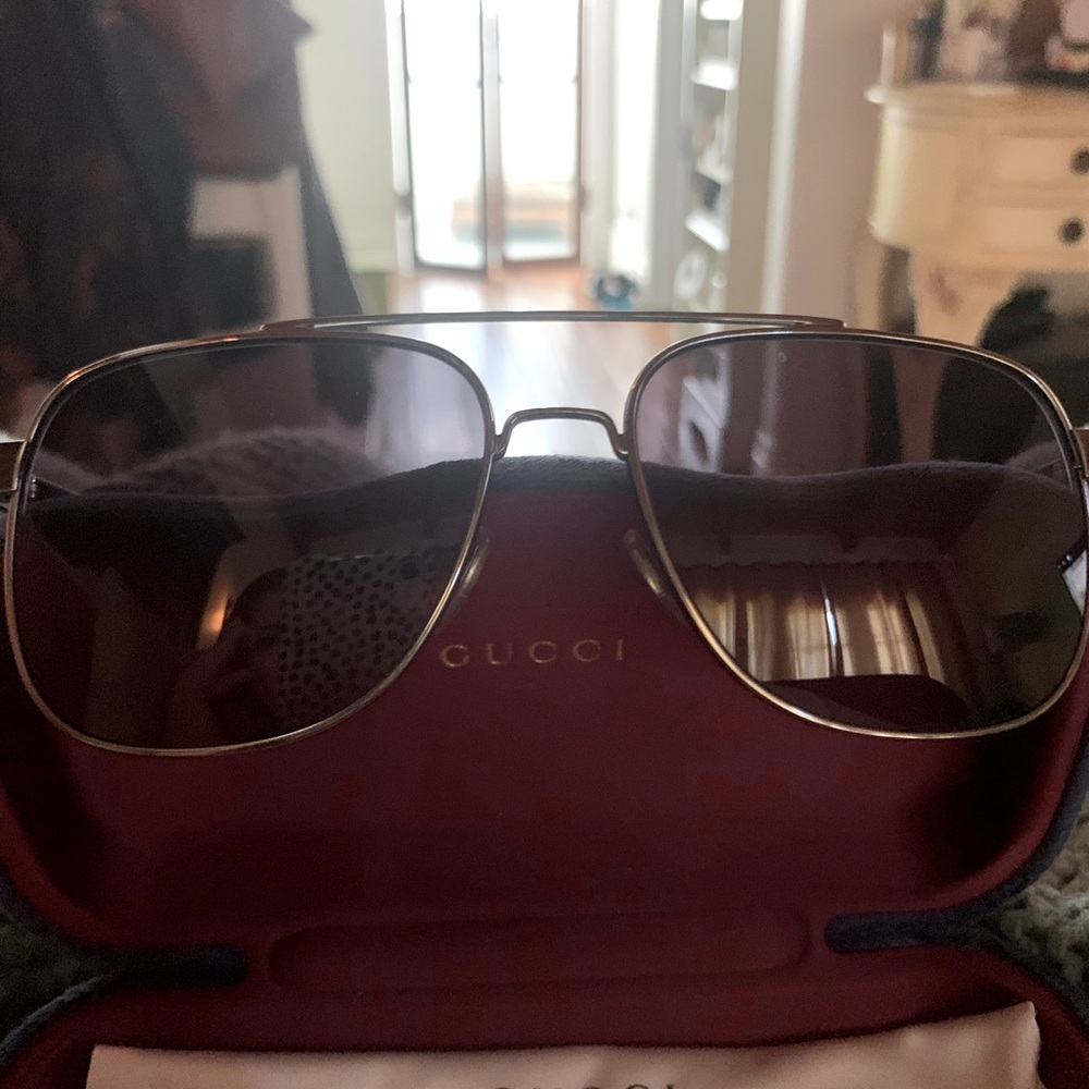 Gucci Sunglasses with blue case. GG0422S.